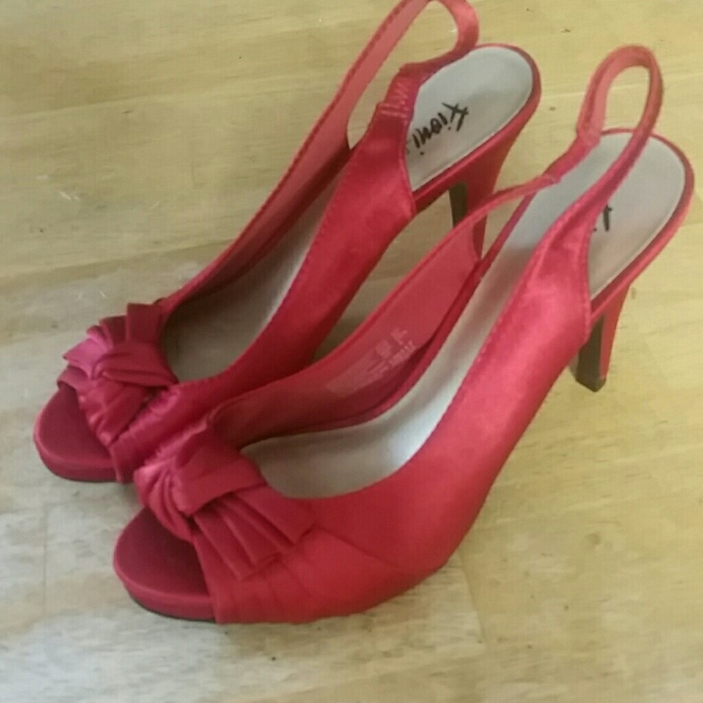 ~HOSTPICK~ Fioni Night Red Peep-toe Heels Size 6.5
